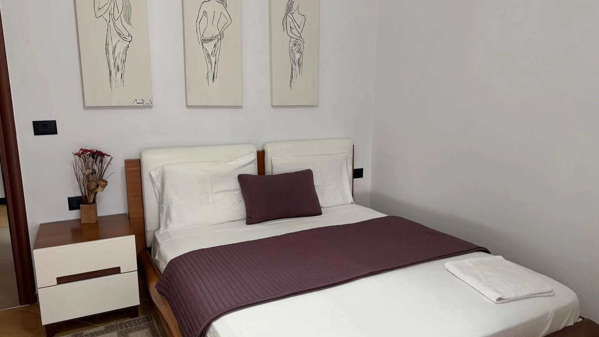 Chris Sea View Apartments Sarandë アルバニア
